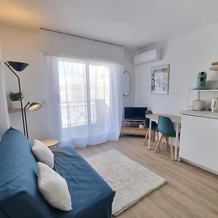 Ac With Balcony In Appartement *